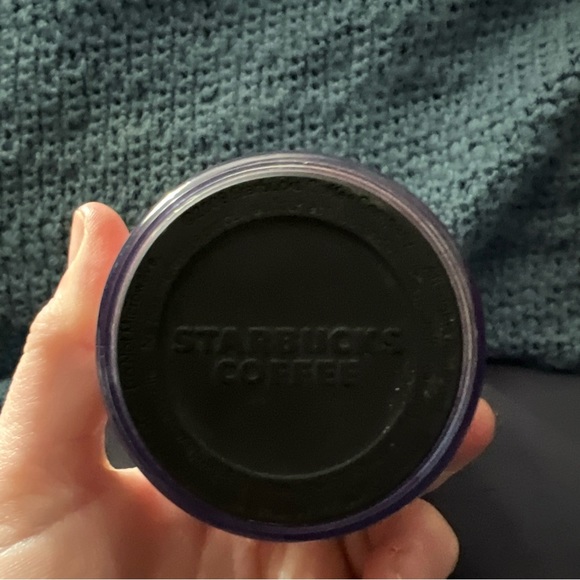 Red and white 2009 Starbucks Christmas travel mug - Picture 4 of 4